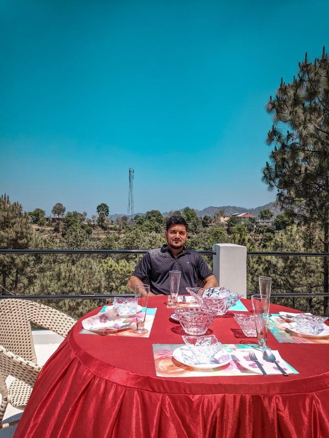 Family Suit Kasauli Exterior photo